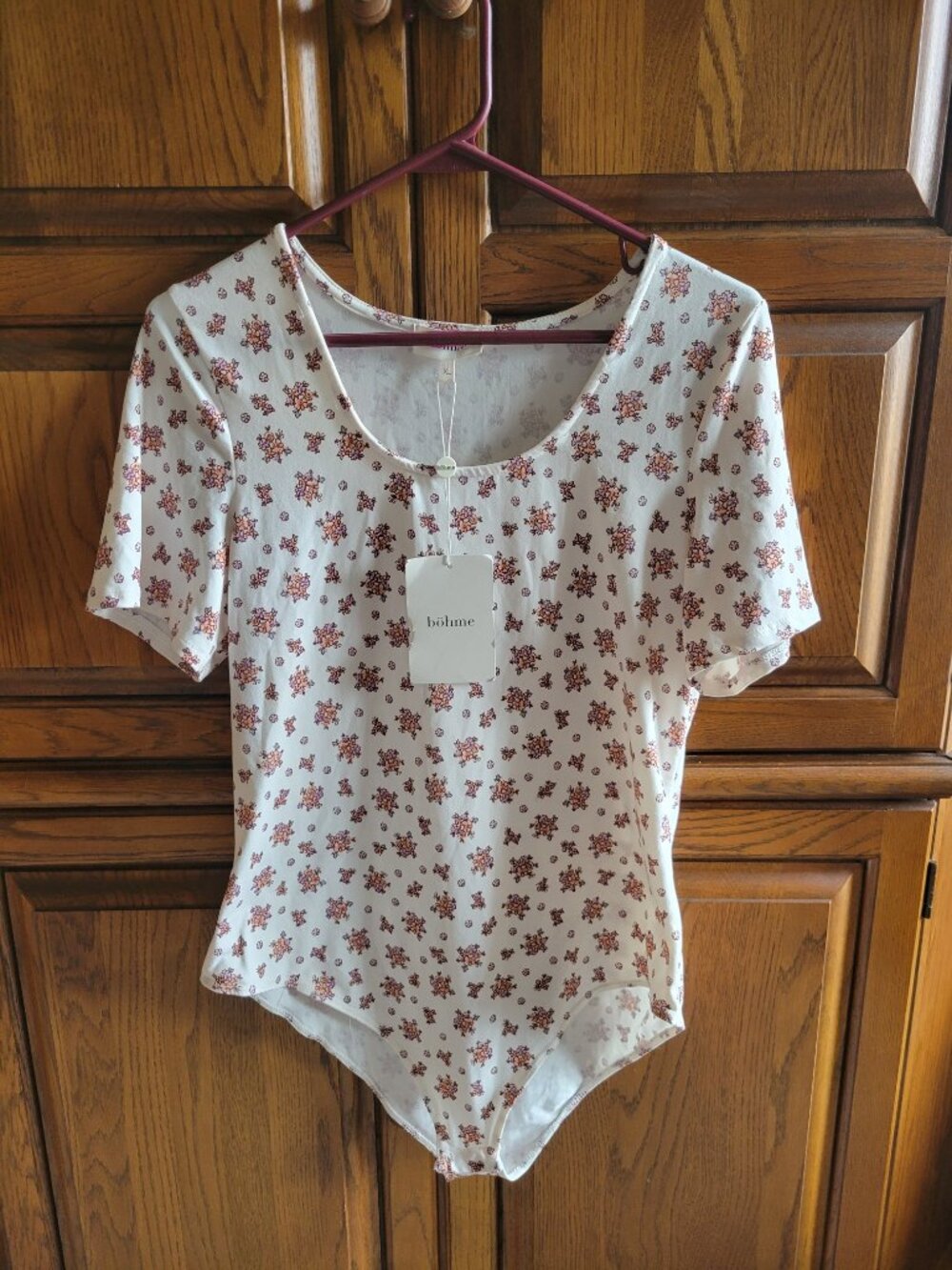 Bohme Womens XL bodysuit cream color with flowers NWT short sleeve
